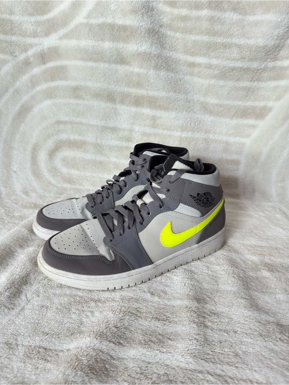 Nike Air Jordan 1 Mid in "Gunsmoke Volt"